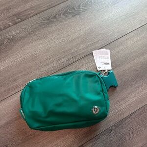 Lululemon 1l belt beg
